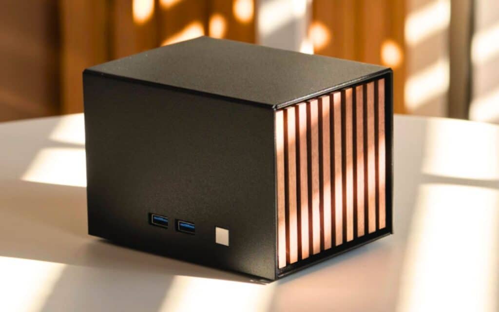 Avec 4 records du monde à son actif, ce mini-ordinateur français de Reims s’impose comme la nouvelle référence du luxe technologique face à Apple et HP