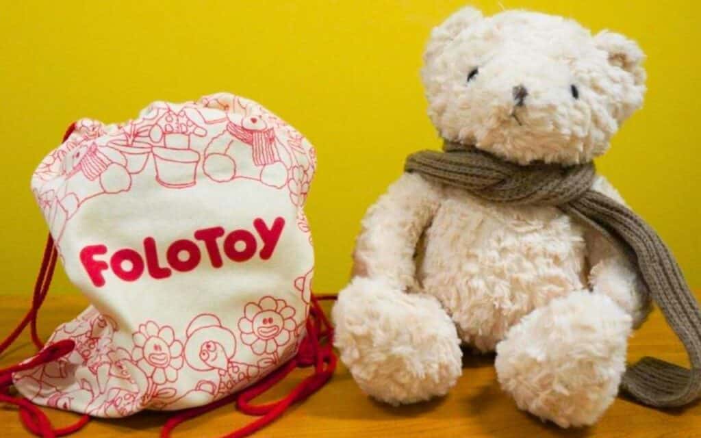 Ce jouet “inoffensif” vendu aux enfants a déclenché une enquête mondiale : ce qu’il murmurait va vous glacer le sang