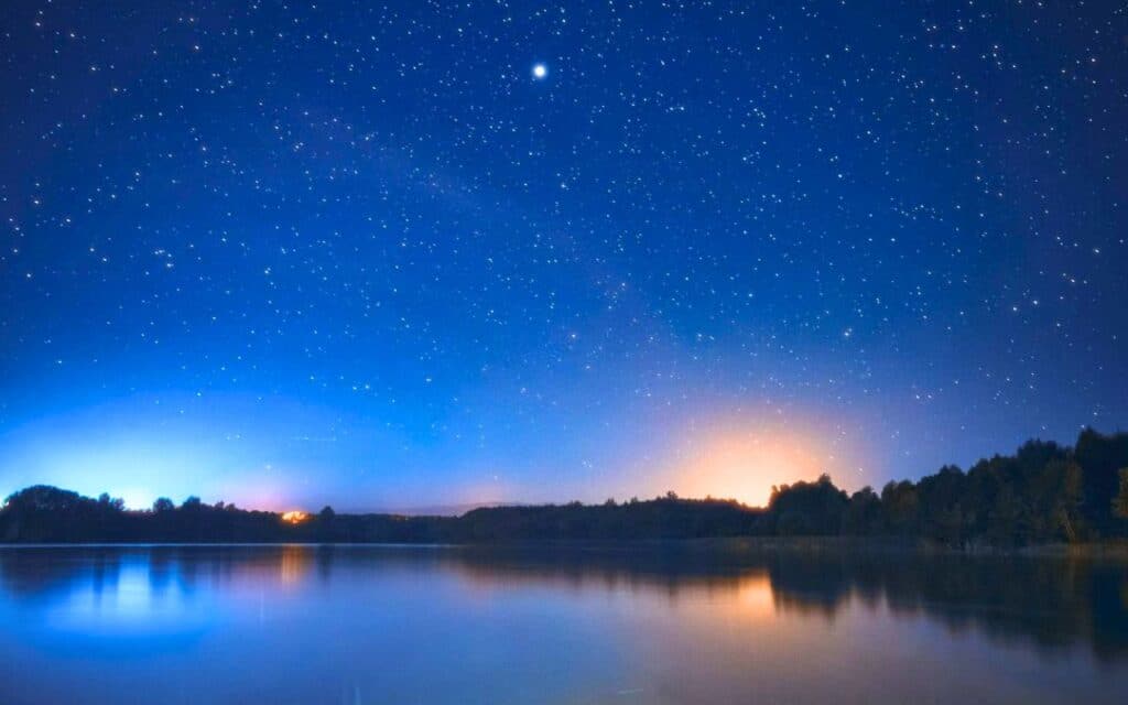 Ce moteur fonctionne sans électricité et crée de l’énergie grâce au froid de la nuit une avancée qui pourrait révolutionner nos maisons