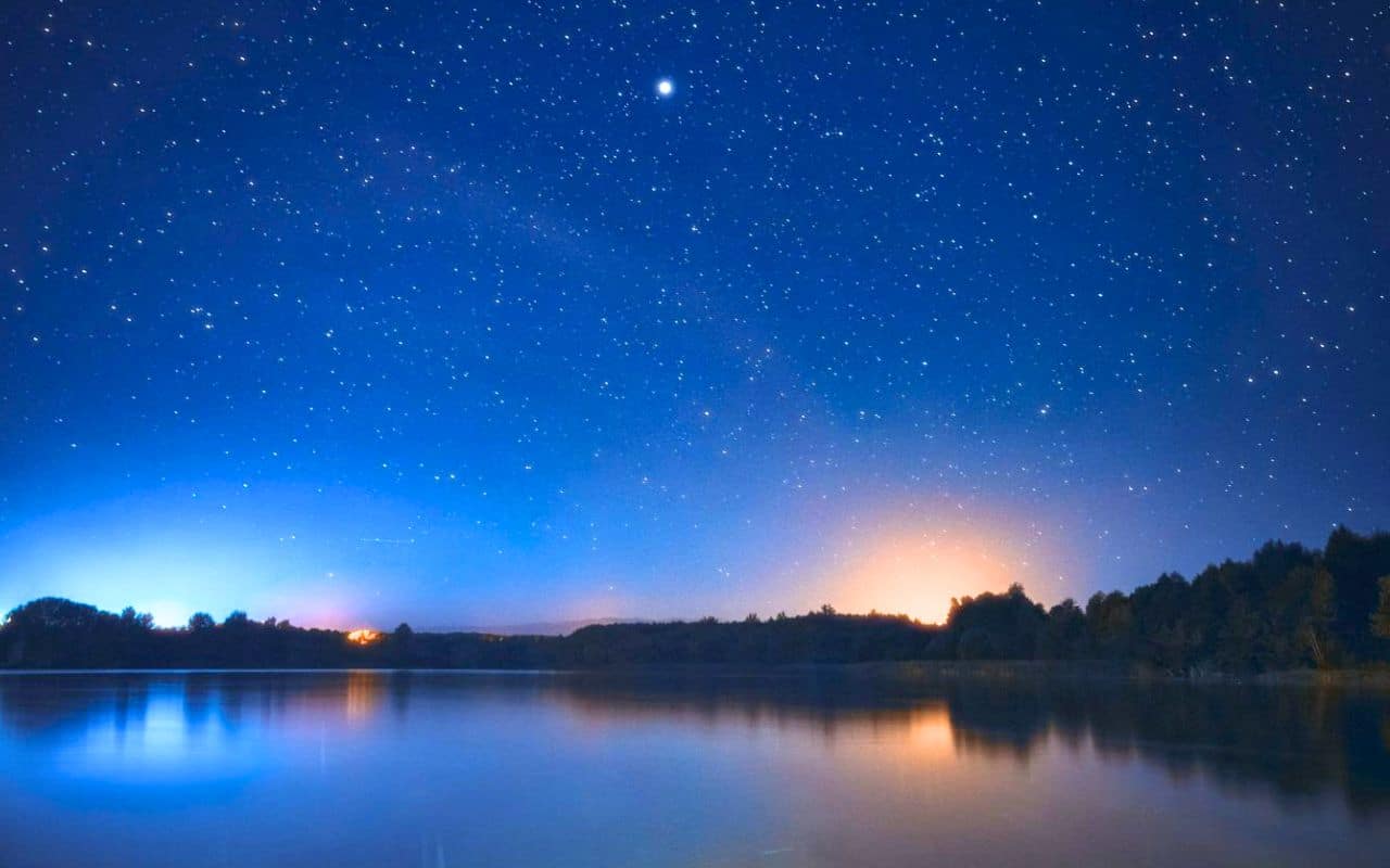 Ce moteur fonctionne sans électricité et crée de l’énergie grâce au froid de la nuit une avancée qui pourrait révolutionner nos maisons