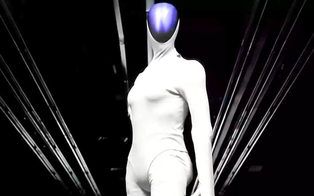 Ce robot humanoïde parle, marche et bluffe même les experts : XPeng l’a ouvert sur scène pour prouver qu’il n’était pas humain