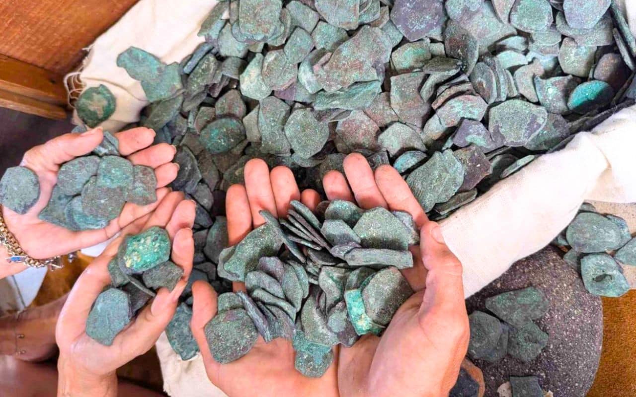 Ce trésor d’un million d’euros dormait sous la mer depuis 300 ans : des chercheurs le remontent pièce par pièce et révèlent un secret d’empire oublié
