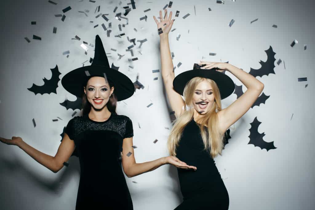 Certains costumes d’Halloween comme les clowns ou les uniformes militaires peuvent entraîner une amende jusqu’à 7 500 € selon la loi française