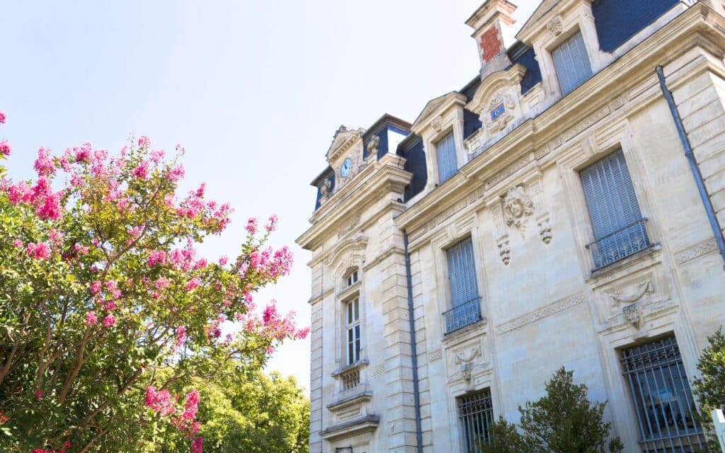 Des Français contournent le système bancaire classique pour acheter leur maison avec un nouveau type de monnaie qui pourrait être l'avenir de l'immobilier