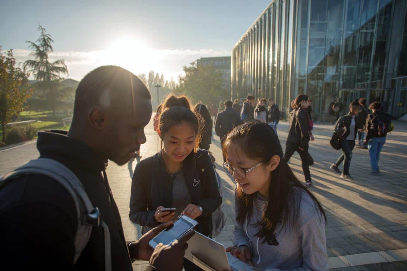 etudiants utilisant lent upjv y luniversity