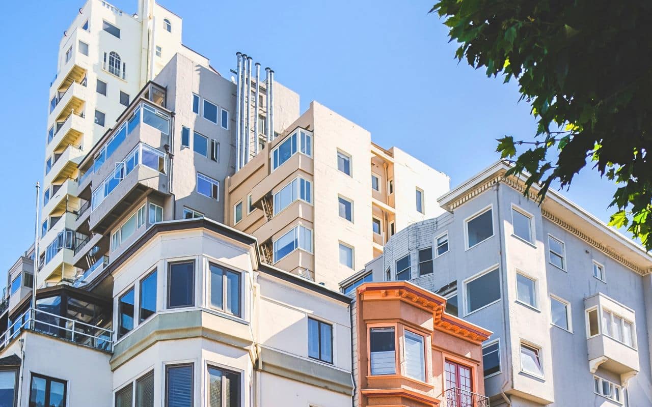 Le scandale silencieux des syndics explose : ce piège dans le contrat de votre copropriété peut vous coûter des centaines d’euros