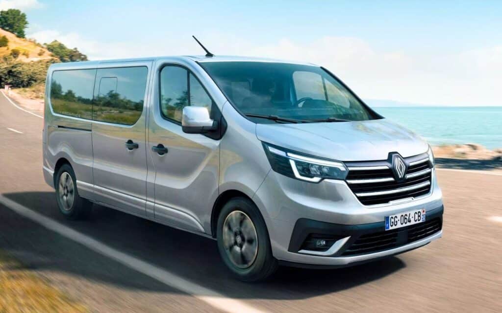 Les Français en rêvaient et Renault l'a fait ce van offre le confort d’un camping-car pour moitié moins cher