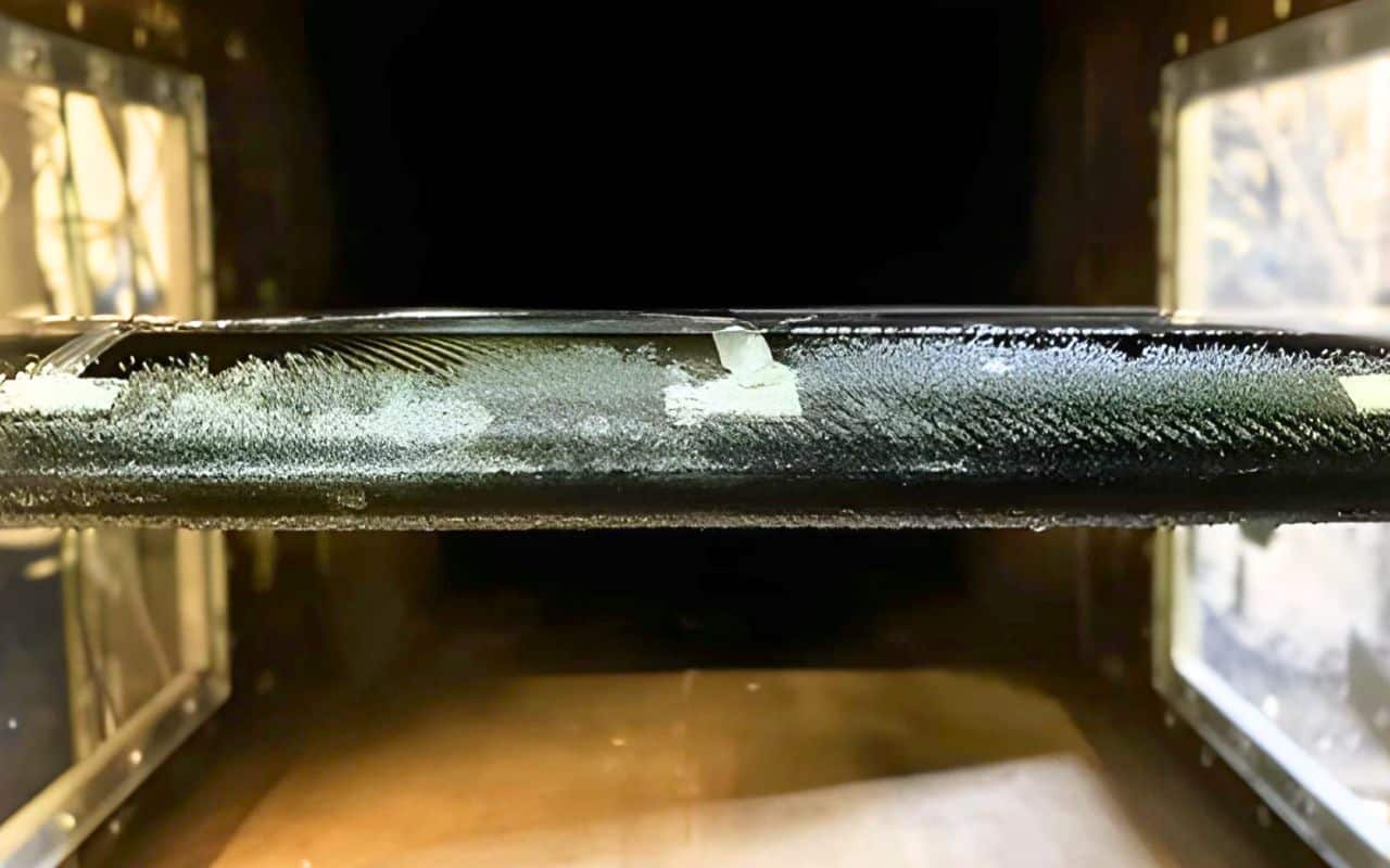 L’Europe joue un coup de maître contre les géants américains : cette technologie allemande élimine la glace sans chaleur ni CO₂ menaçant une industrie entière