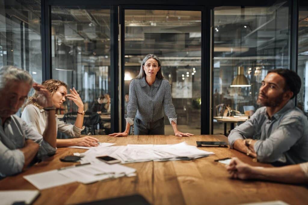 manager equipe tendue calme et dialogue