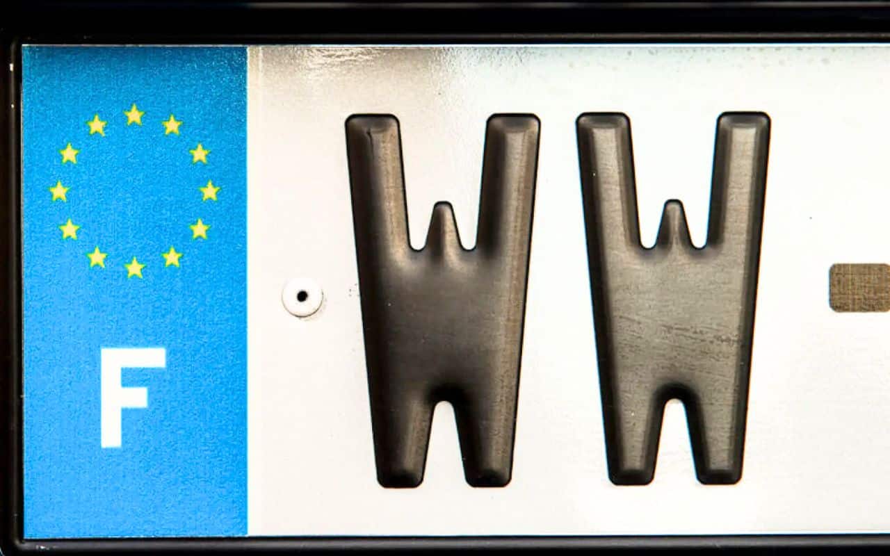 Tout ça pour 400 000 plaques ? Cette réforme “technique” pourrait surtout préparer une base de données encore plus intrusive