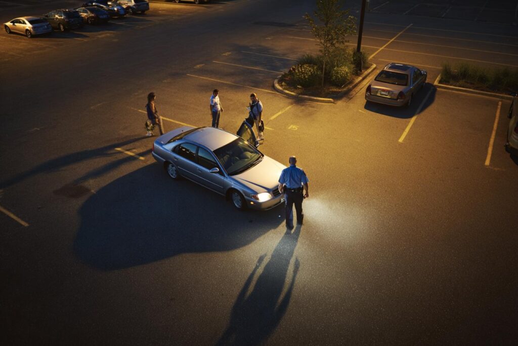 parking dentreprise vide en ete