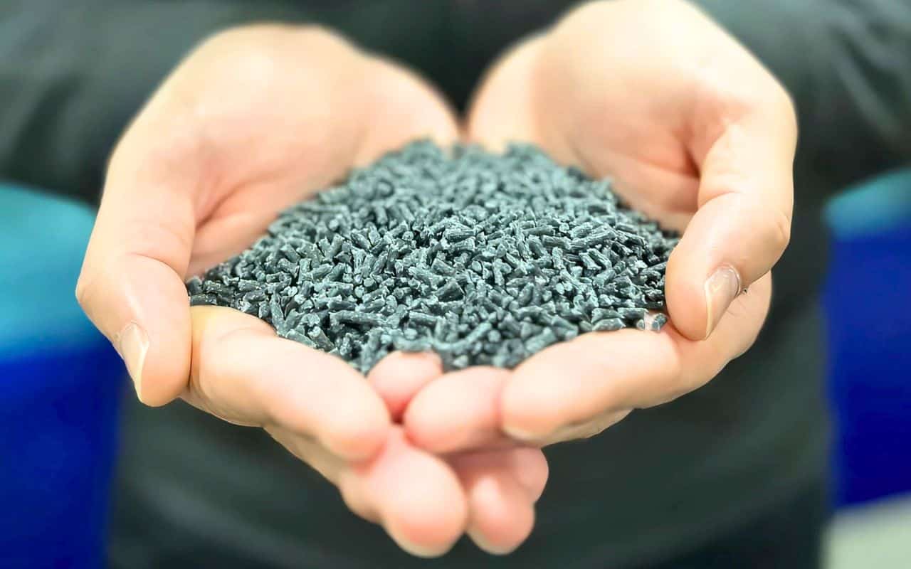 Plus léger que le plastique, plus solide que le métal : ce nouveau matériau pourrait sauver des milliards à l’industrie auto