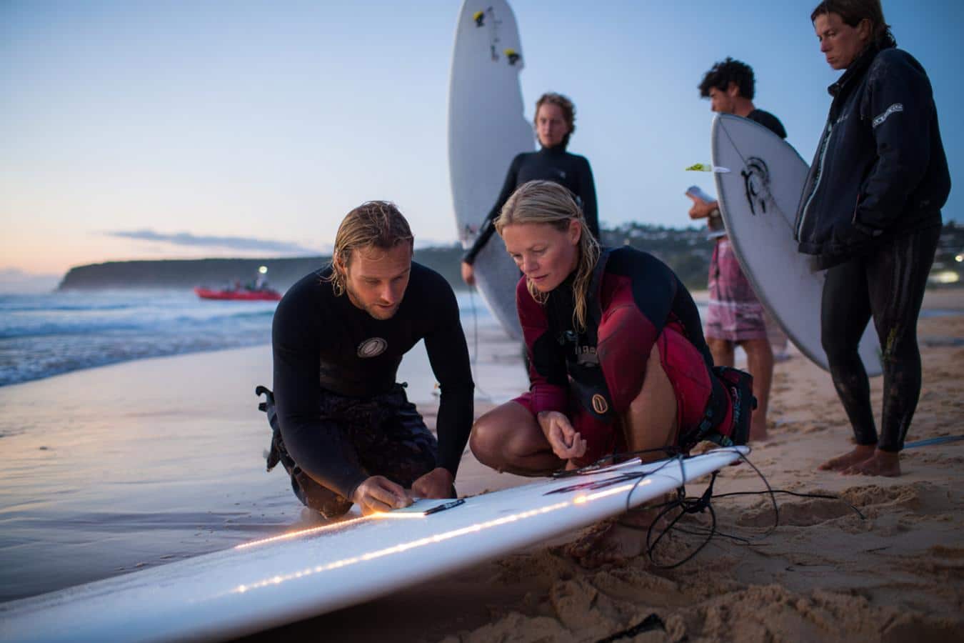 surfeur australien planche leds anti requin