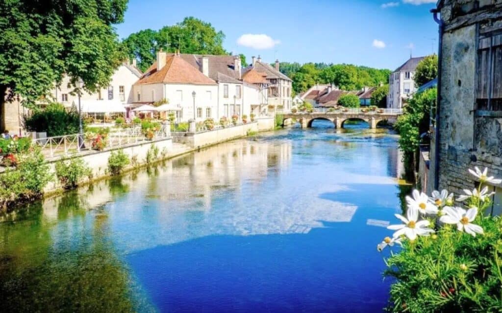 Un petit village de Champagne attire les regards du monde entier : ce joyau méconnu est lié à un géant de la peinture française